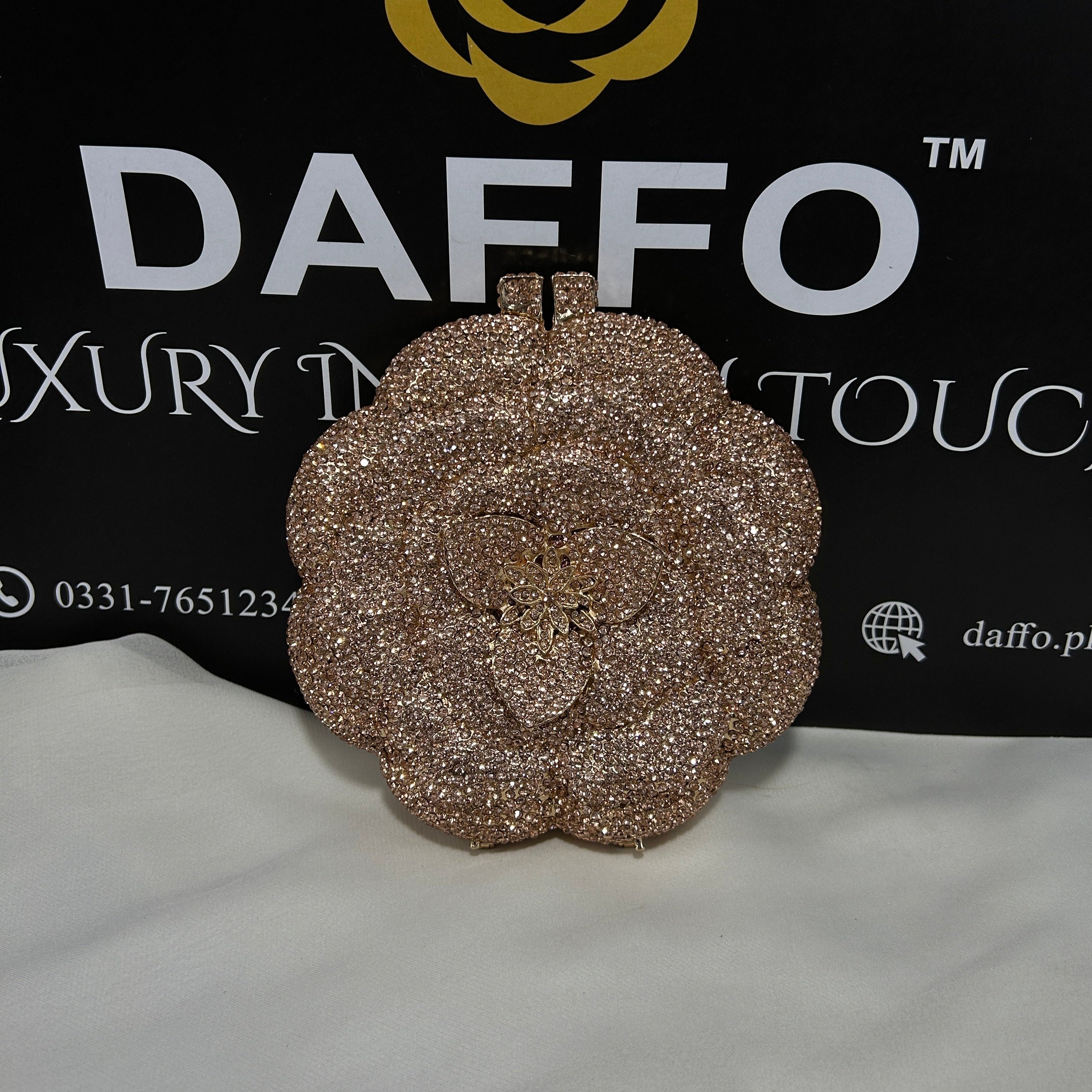 Luxurious Metal Ladies Clutch Flower Shaped 