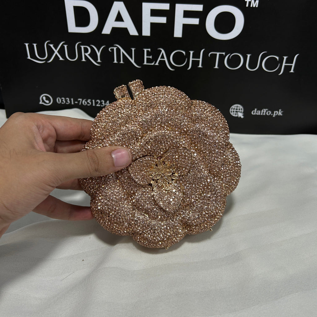 Luxurious Metal Ladies Clutch Flower Shaped 