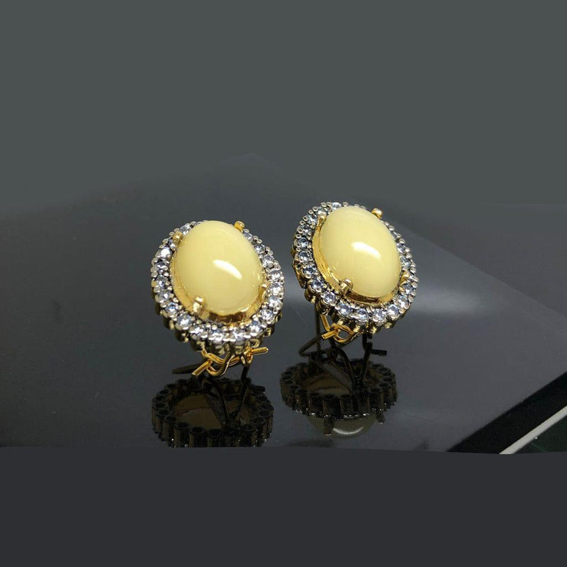 ELEGANT UNI STONE STUDS