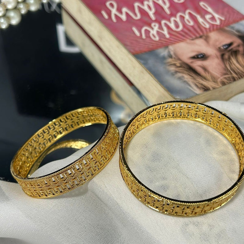 GOLD IMITATION BANGLES (PAIR)