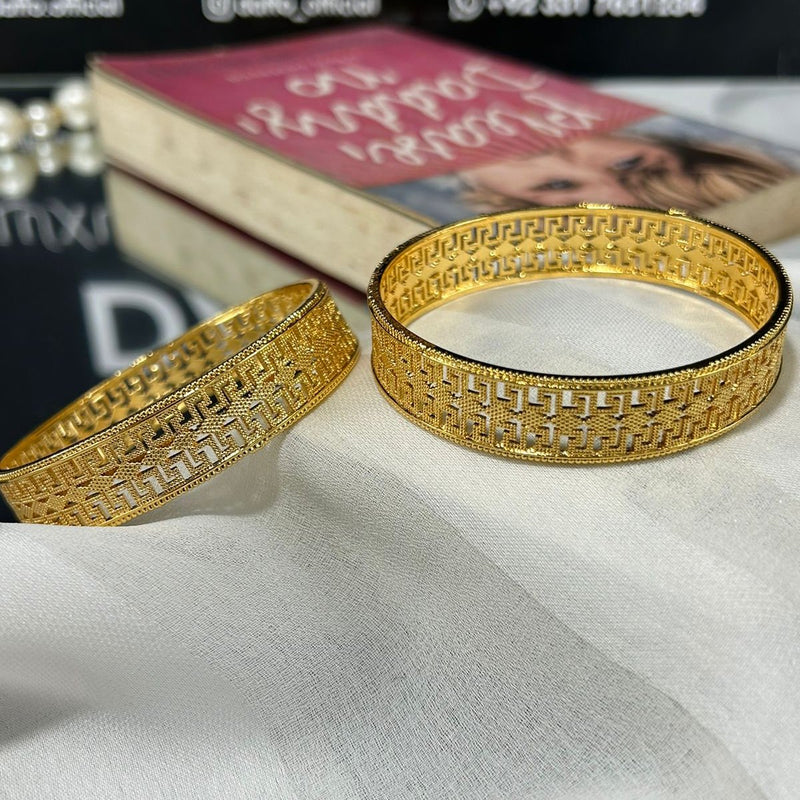 GOLD IMITATION BANGLES (PAIR)