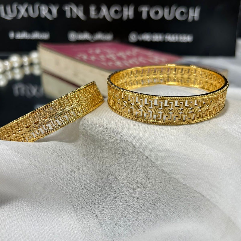 GOLD IMITATION BANGLES (PAIR)