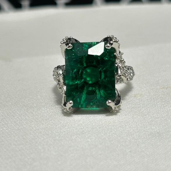 DAFFO GREEN EMAARALD LUXE RING