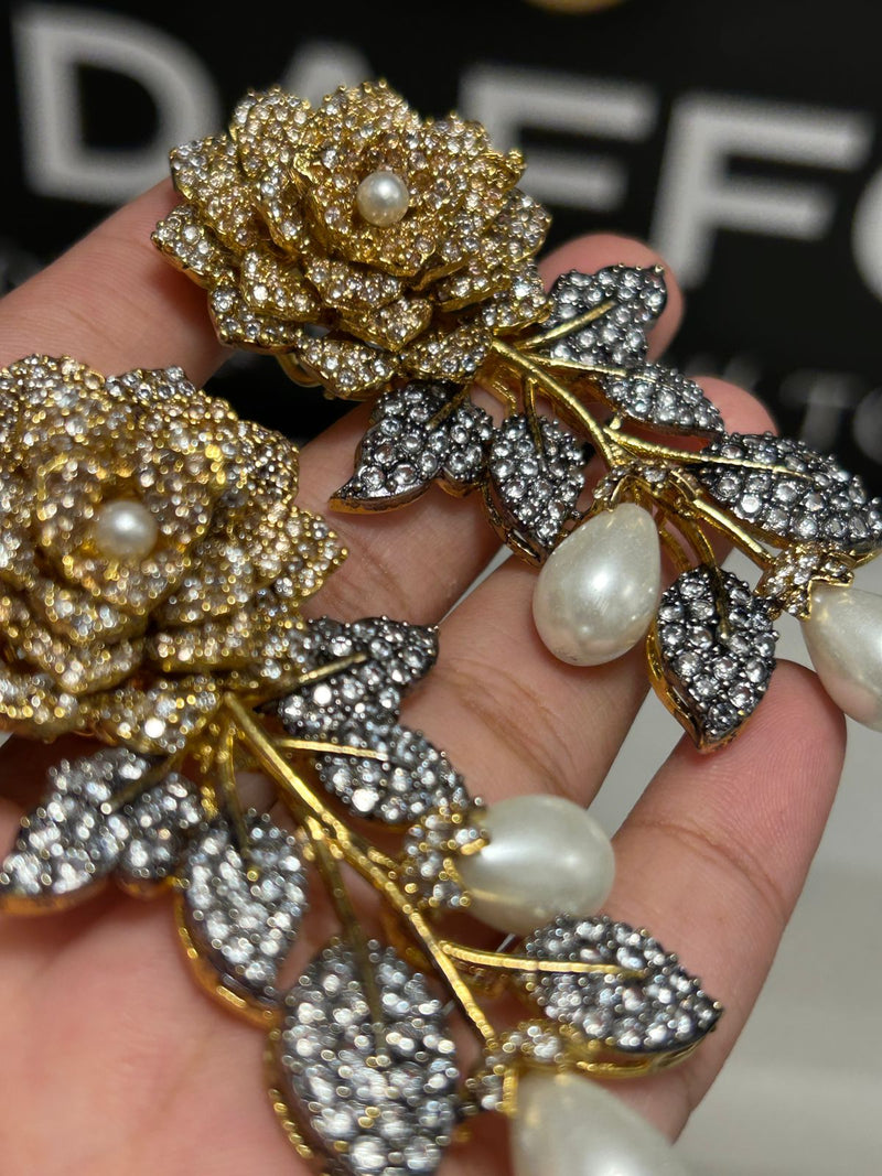 Daffo 3D floral earrings in real pearls