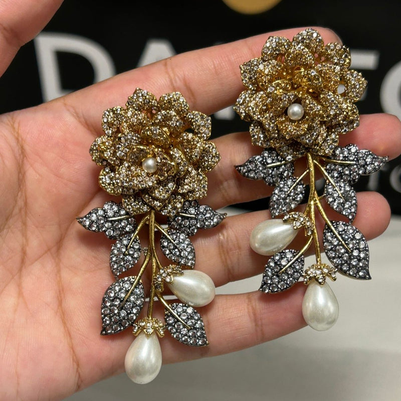 Daffo 3D floral earrings in real pearls