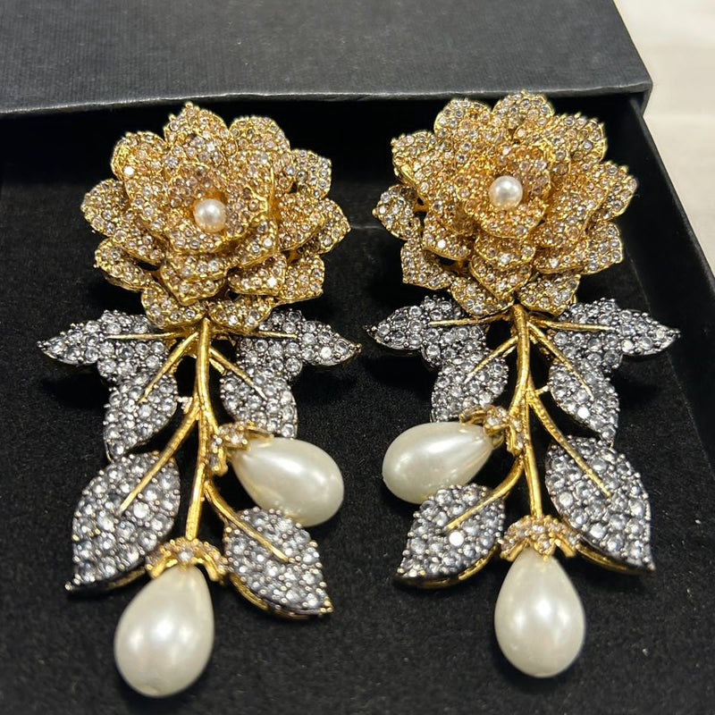 Daffo 3D floral earrings in real pearls