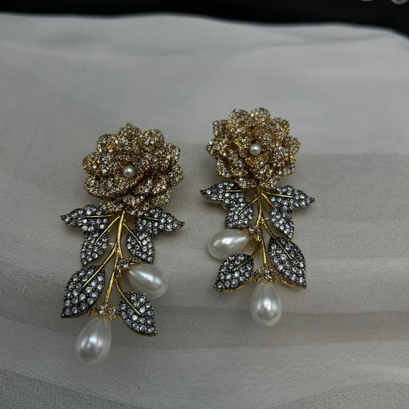 Daffo 3D floral earrings in real pearls