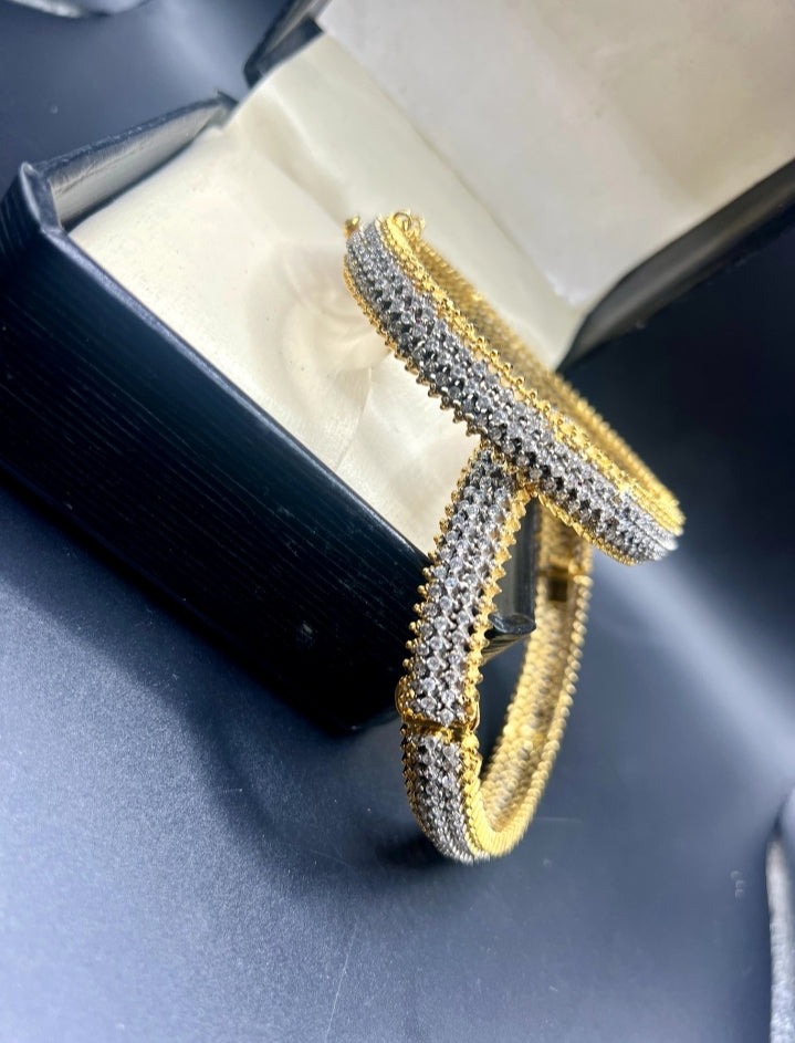 DAFFO diamond cut handcuff (pair)